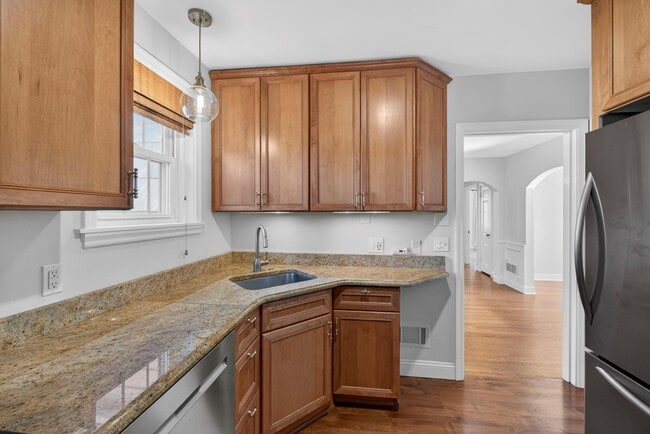 Building Photo - 8609 Rosalie Ave