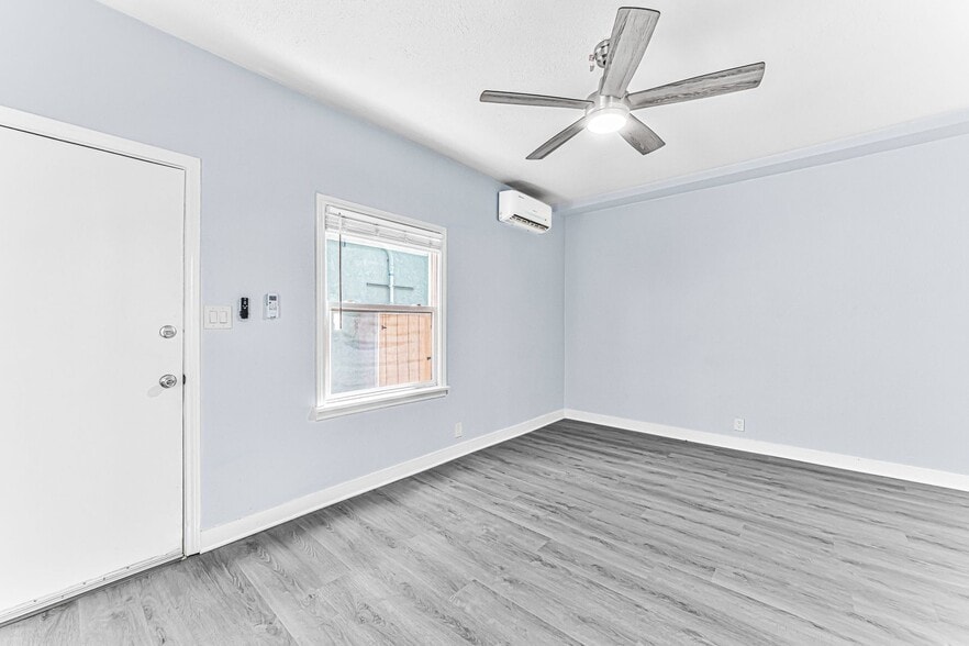 Building Photo - 1711 E Appleton St