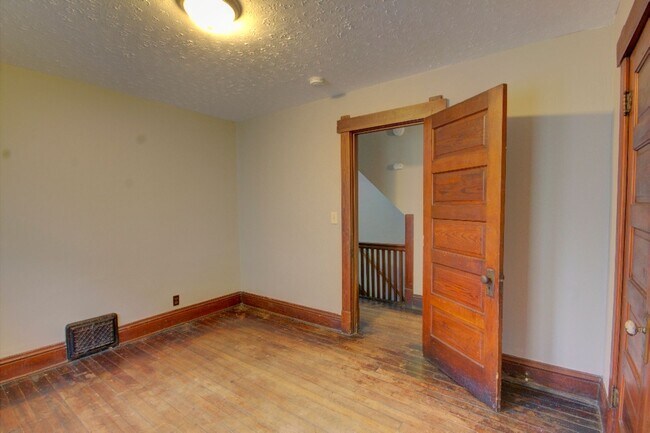 Building Photo - SL AAC907