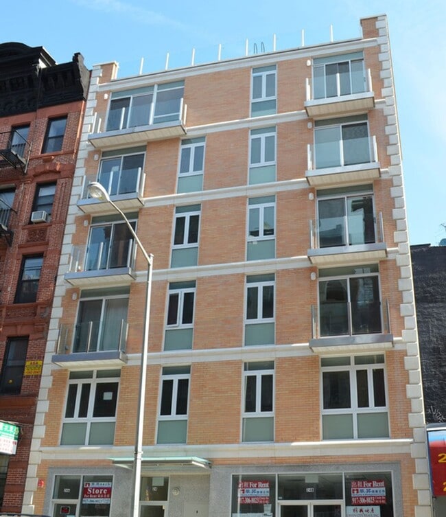 Building Photo - 24 Henry St