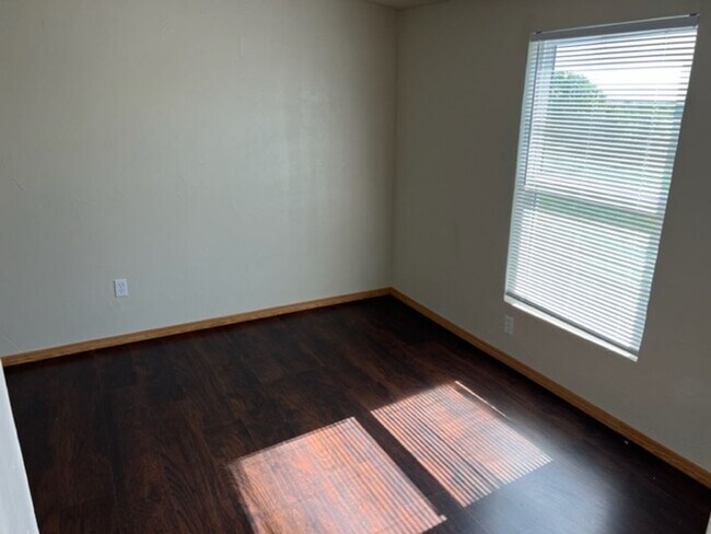 Building Photo - 1307 Speedway Dr