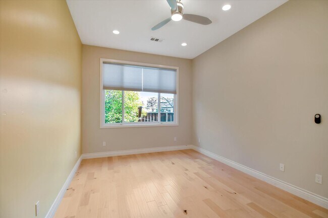 Building Photo - 7150 Bollinger Rd