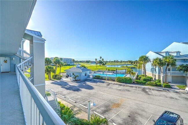 Building Photo - 10 NE Plantation Rd