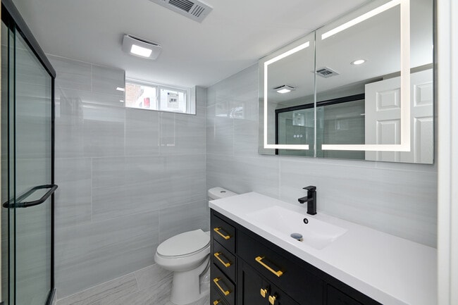 Building Photo - 8544 W Roseview Dr