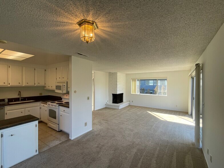 Building Photo - 140 Paseo Farrallon