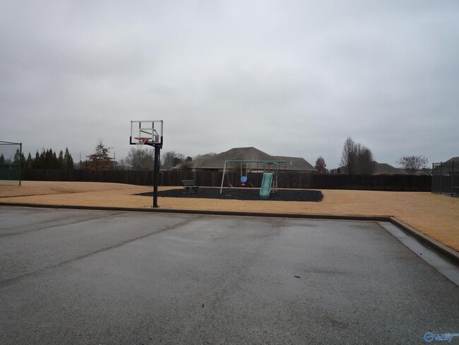 Building Photo - 13205 Hill Crest Dr