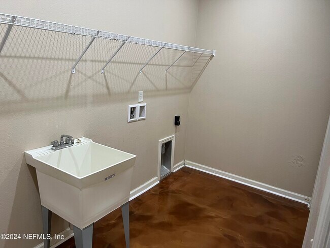 Building Photo - 5063 Johnson Creek Dr