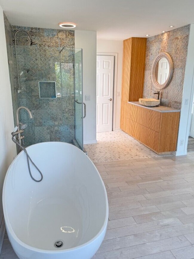 Building Photo - Unique Condo in Huntington Harbor