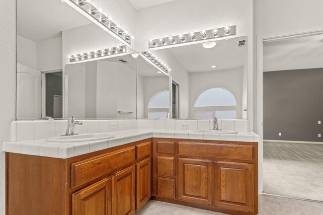 Building Photo - 2921 Garzellis Way