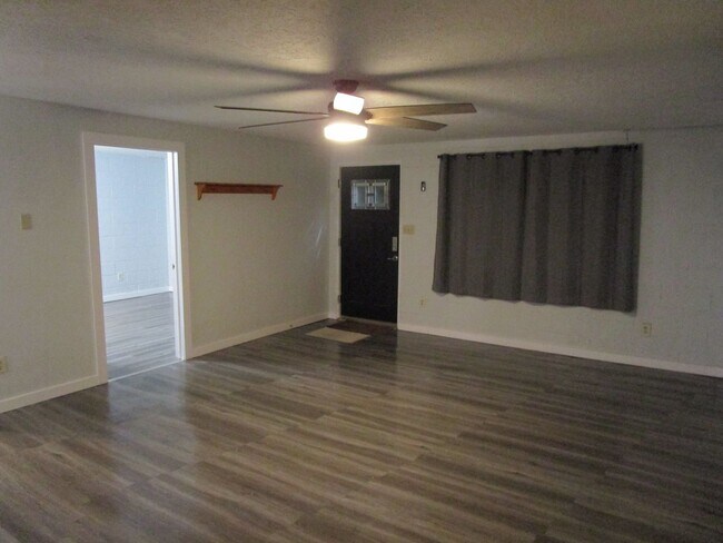 Building Photo - 2 Story House, 4 Bedrooms + Bonus Room in Ochoco West - Water/Sewer Provided - Available Now!