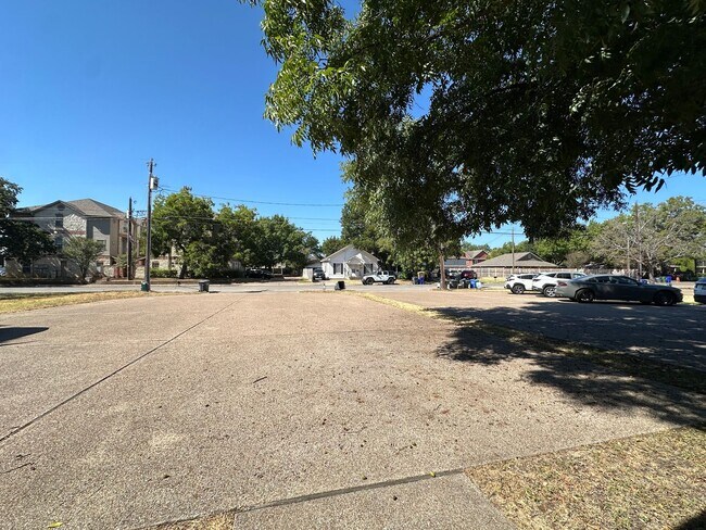 Building Photo - 2018 S 8th St