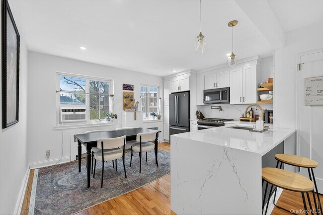 Building Photo - 42 Nathan Hale Dr