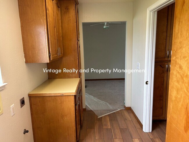 Building Photo - Available Soon!! Extra Big 5 Bedroom Country Home That You Have To See!!!