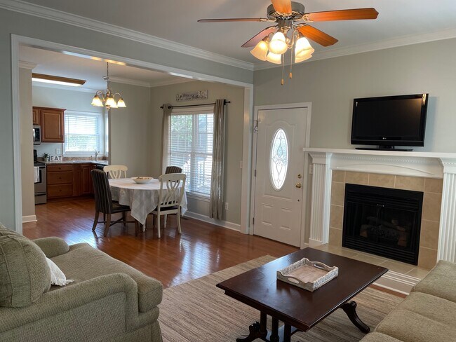 Living Area - 11 Charleston Ct