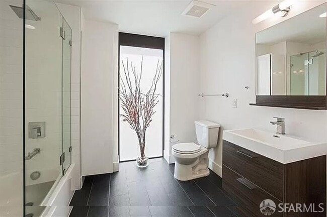 Building Photo - 1080 Sutter St