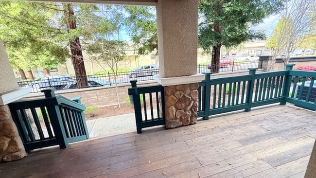 Building Photo - Beautiful 3BD/2.5BA, Multi-Level Townhome in the Shadowhawk Community in Danville- Available NOW!