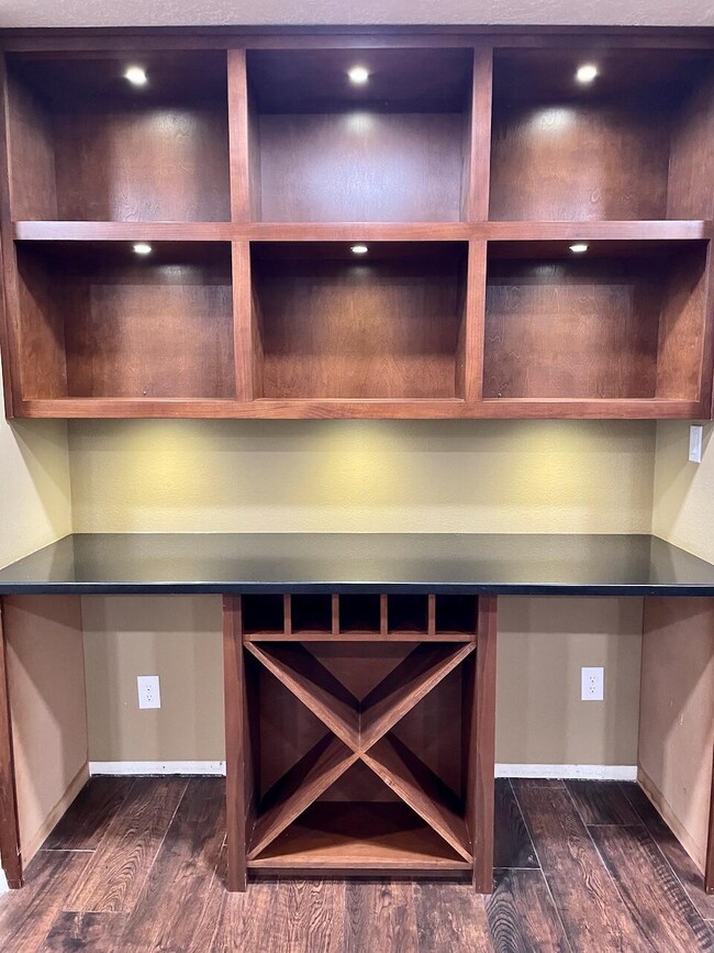 Building Photo - 12408 Mangas Trail NE