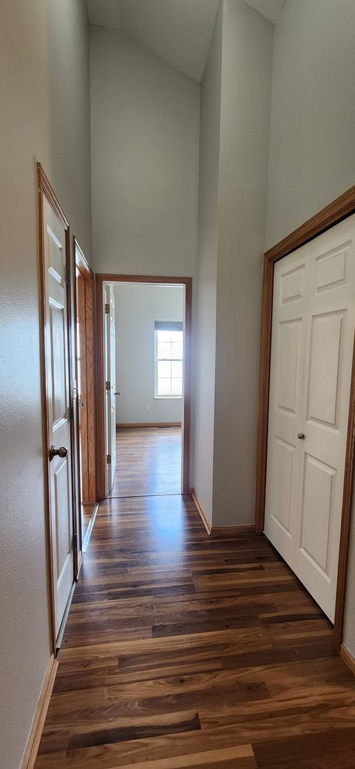 Building Photo - 2 bed 2 Bath Town House