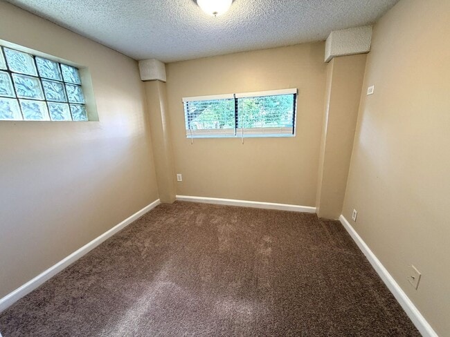 Building Photo - Downstairs 2BR/1BA Riverside Duplex Apartment