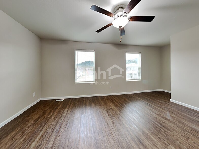 Building Photo - 306 Holdener Ln N