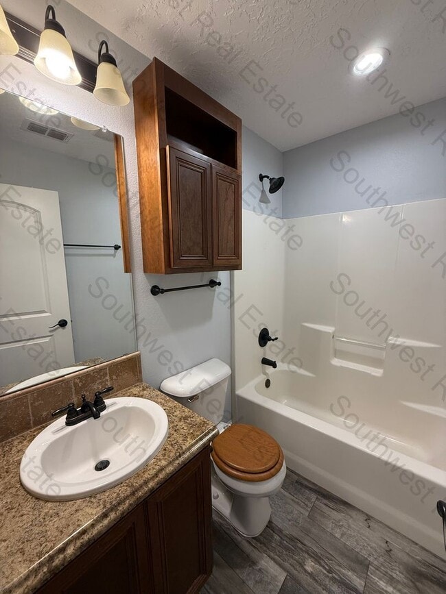 Building Photo - Spacious 3 Bedroom 2 Bath home in Portales, NM
