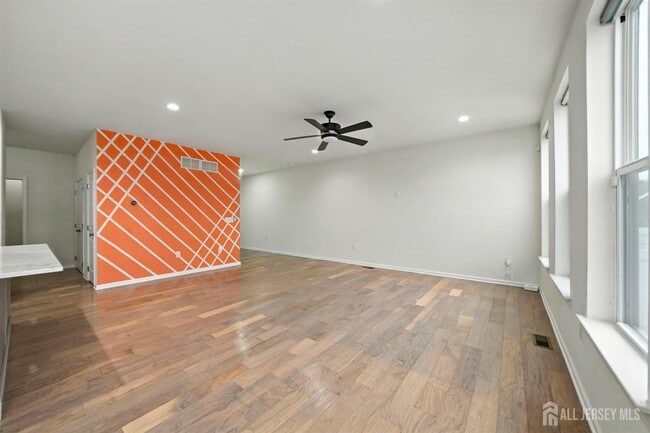 Building Photo - 30 Clover Ln