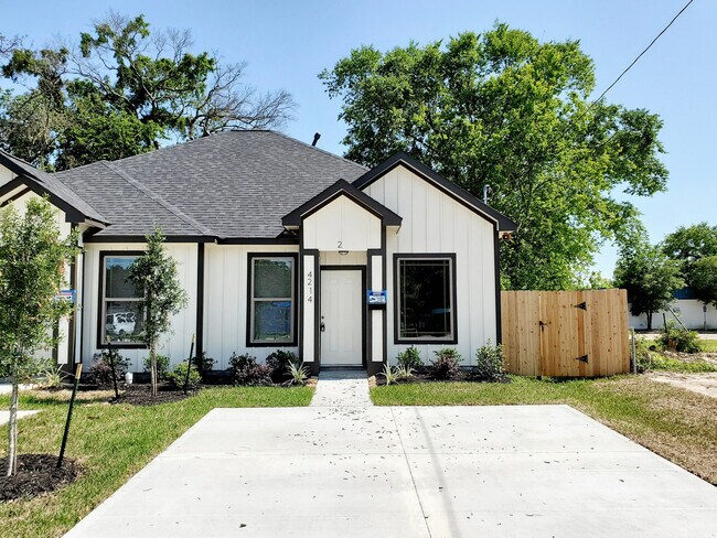 Primary Photo - 4214 Weaver Rd