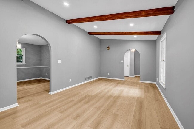 Building Photo - 4260 Bonaparte Dr