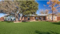 Building Photo - 1024 W Apache Trail