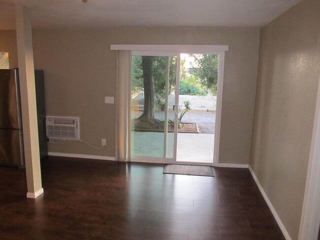 Building Photo - Updated 1br/1ba unit in a quadplex in a park like setting