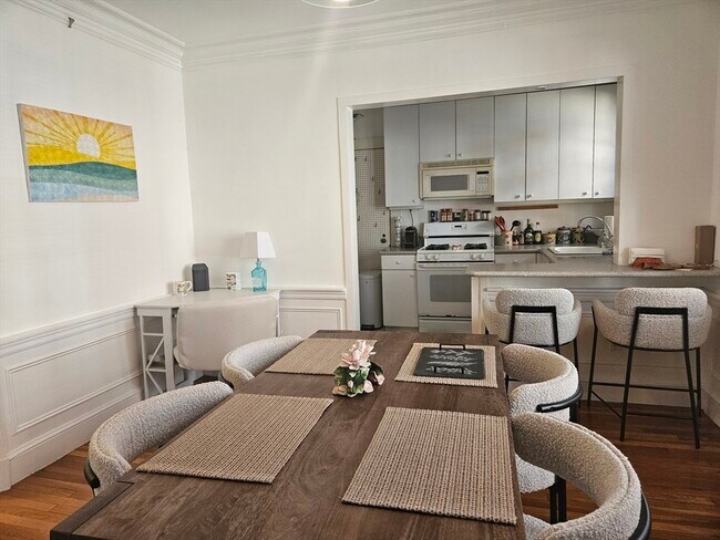 Building Photo - 77 Martin St