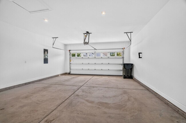 Building Photo - 344 Seaside Trail