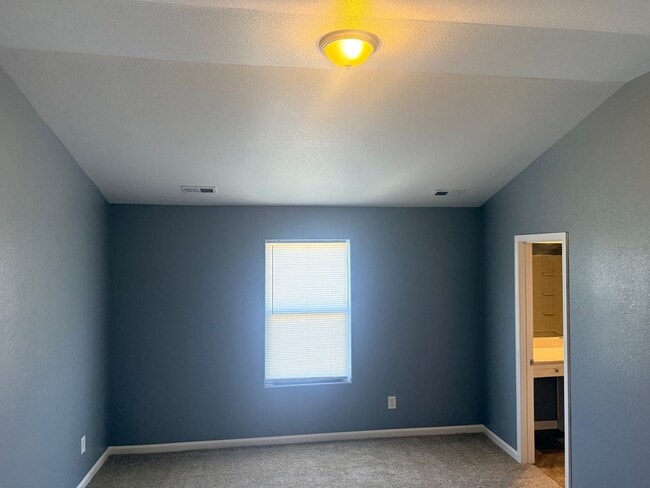 Building Photo - Beautiful Townhome in Charlotte, minutes from the airport