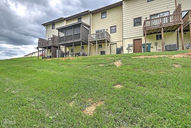Building Photo - Bellhaven townhouse