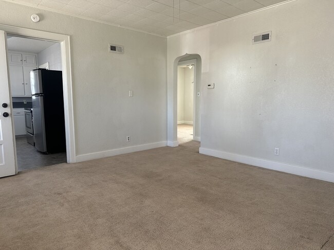 Building Photo - 225 W 1st St