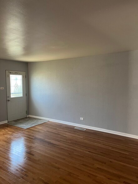 Building Photo - 1312 Greenbay Ave