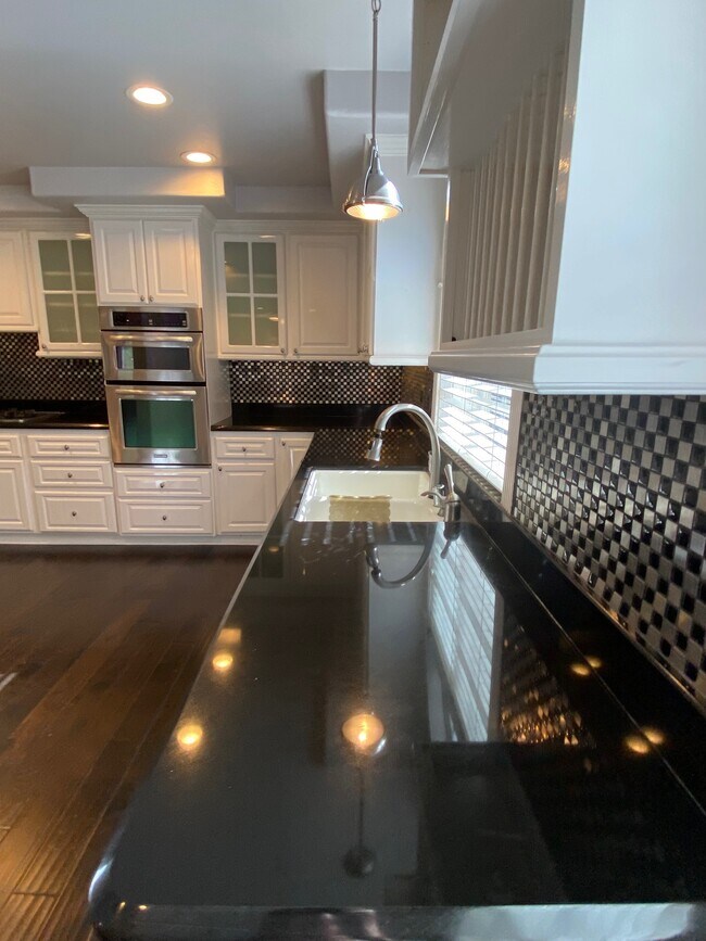 Building Photo - 20947 Hackney St