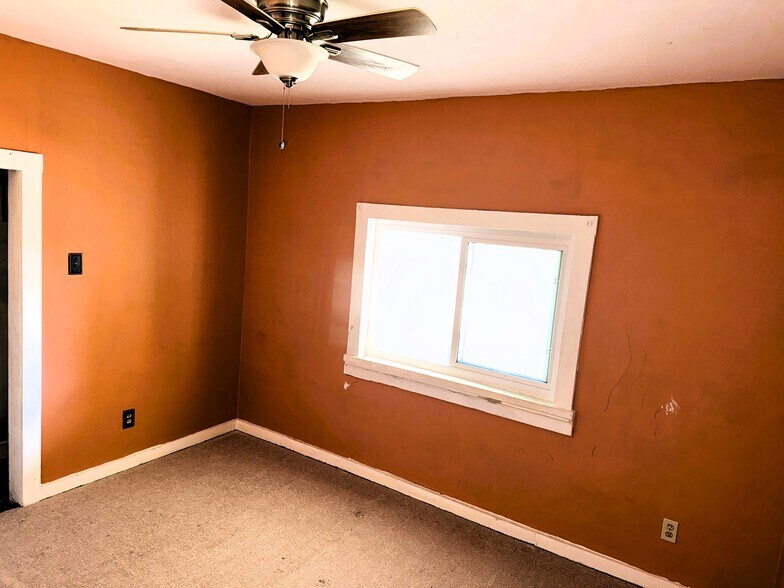 Building Photo - 909 Perry Hwy