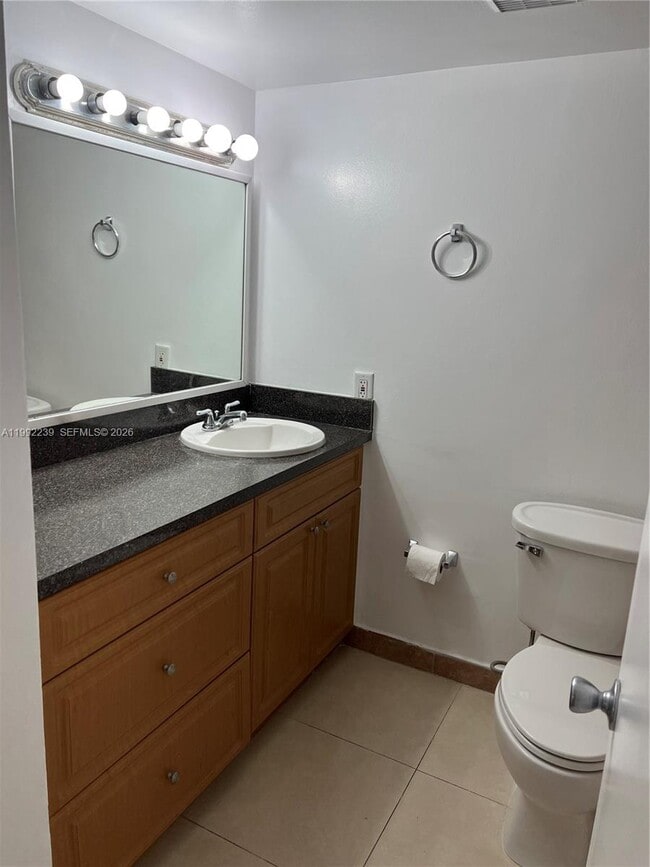 Building Photo - 1801 S Treasure Dr