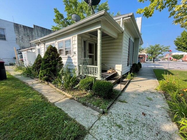 Building Photo - RENT SPECIAL: ONE MONTH FREE IF LEASED BY ...