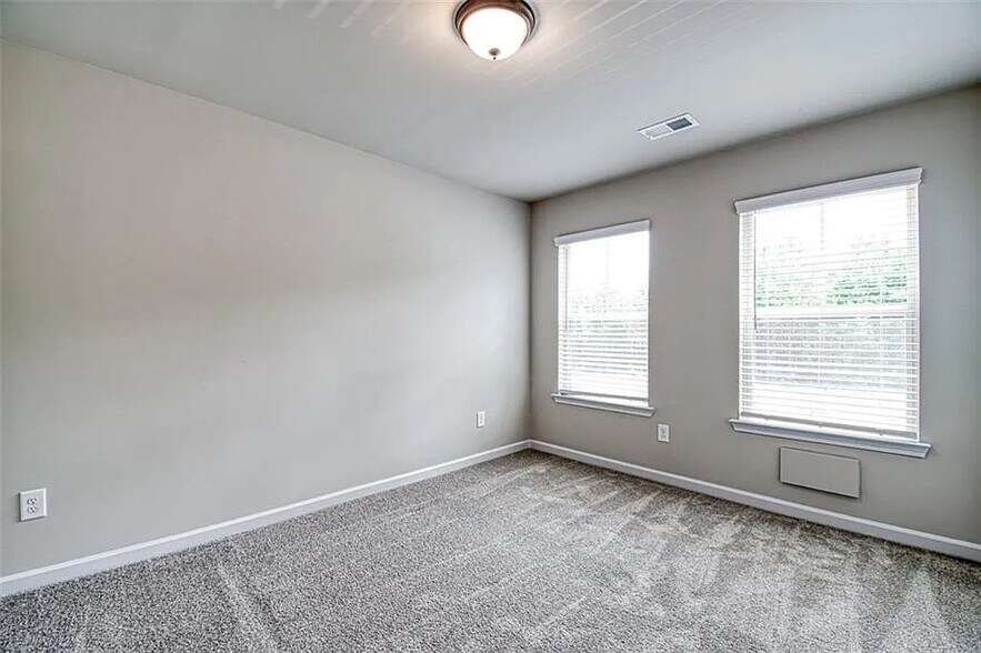 Building Photo - Room in Townhome on Bayrose Cir
