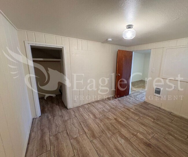 Building Photo - Spacious 3-Bedroom 2 bathroom Home with Great Mountain Views and Bonus Room!!