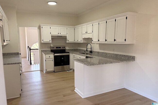 Building Photo - 121 Kentwood Way