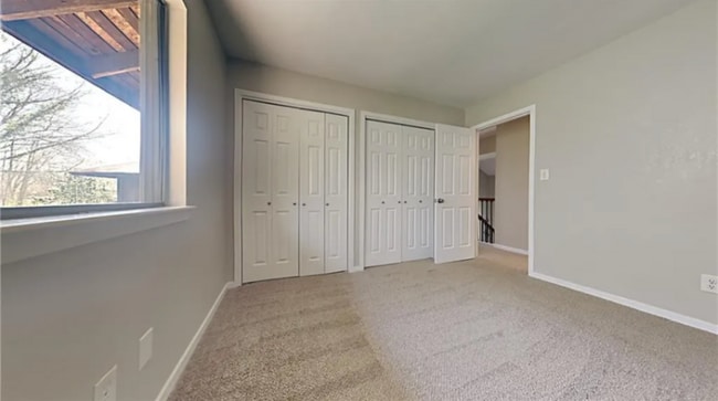 Building Photo - 36 Fairway Ln