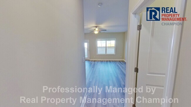 Building Photo - Spacious Home with Fenced Yard