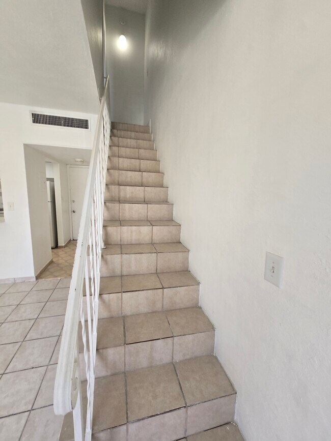 Building Photo - 1305 W 53rd St