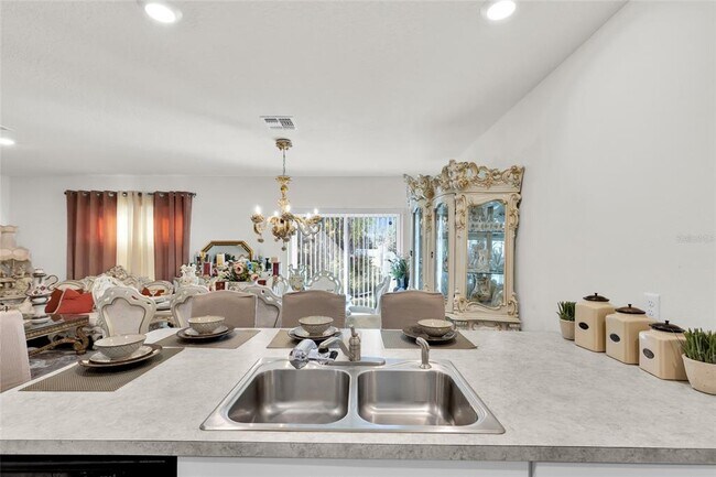 Building Photo - 355 Gardenia Ct