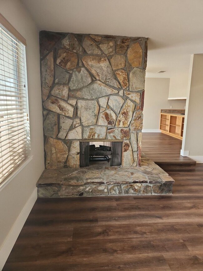 Building Photo - A Fabulous 3 Bedroom Single Story Home with a Pool/Spa.