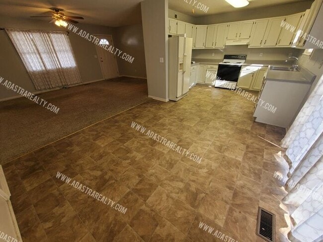 Building Photo - Beautiful Ranch Home in Shawnee-Available in SEPTEMBER!!!
