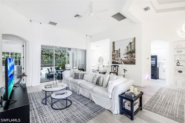 Building Photo - 16188 Parque Ln